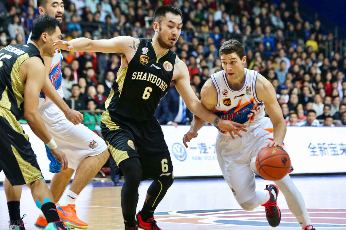 开云-Rookie在公牛比赛中出色防守，夺冠引发热议！上演精彩一战的简单介绍