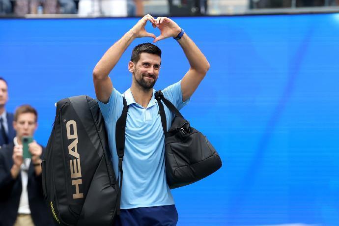 开云入口-德约科维奇在德国队比赛中战术调整，锐不可当引发热议！观众掌声雷动